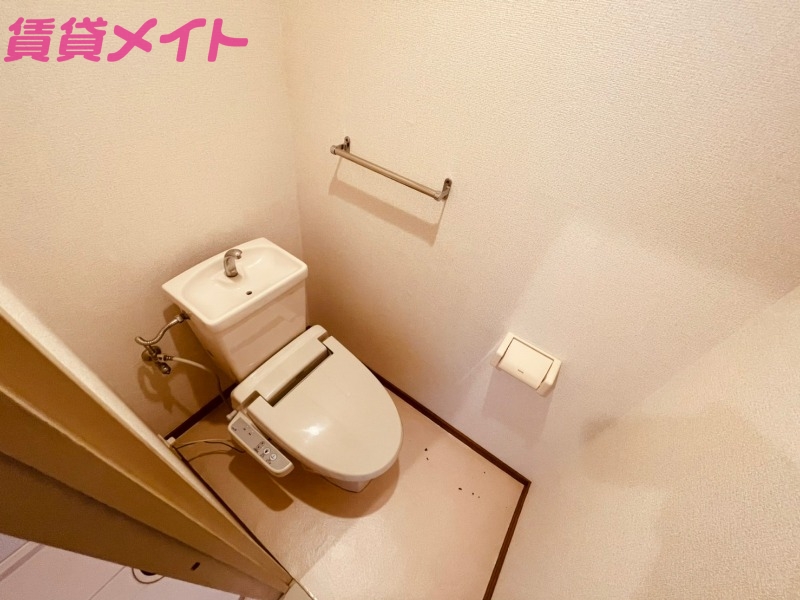 トイレ　同物件別部屋の写真