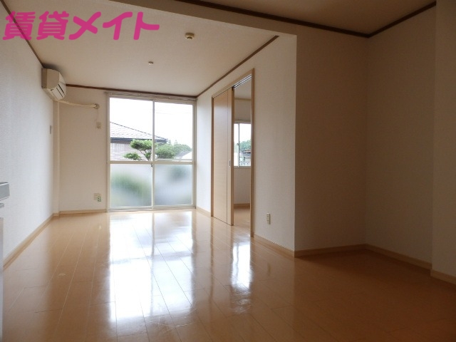 居室・リビング　同物件別部屋の写真