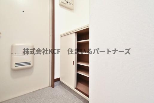 玄関　スペースが確保できる洗面所です