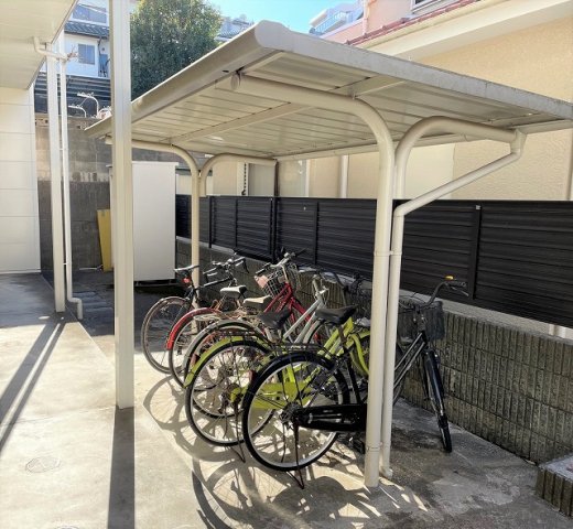 その他　屋根付き駐輪場