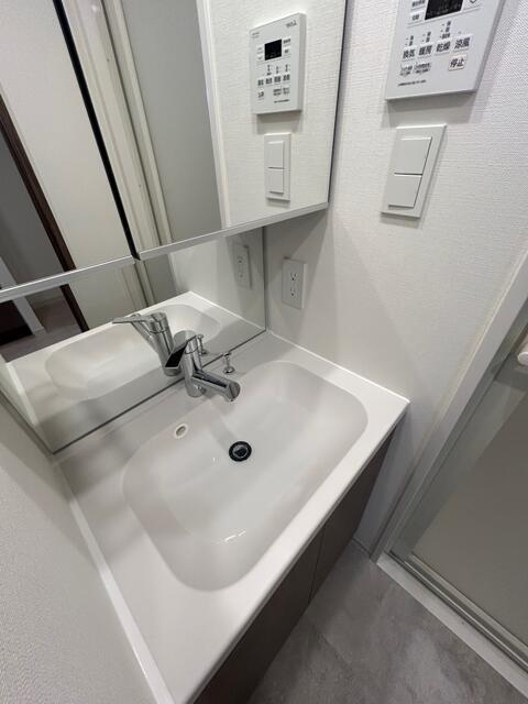 洗面設備　独立洗面化粧台付き