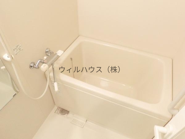 バス・シャワールーム　浴室乾燥機付きバス！