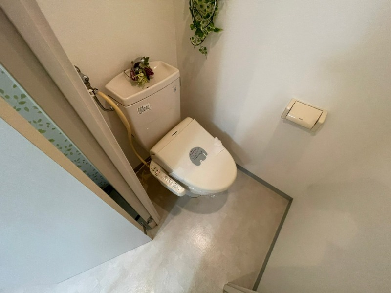 トイレ　トイレです。ウォシュレット付を探している方、おすすめです。