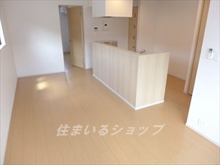居室・リビング　アイランド風のカウンターキッチン