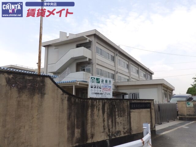 小学校　津市立北立誠小学校（小学校）まで1295m