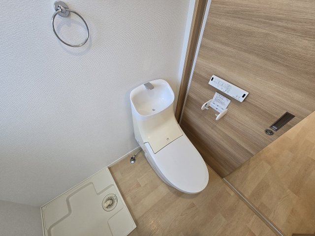 トイレ　落ち着いた色調のトイレです