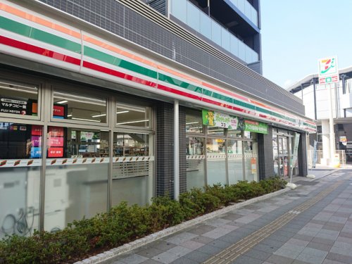 コンビニ　セブンイレブン 扇大橋駅前店（コンビニ）まで656m