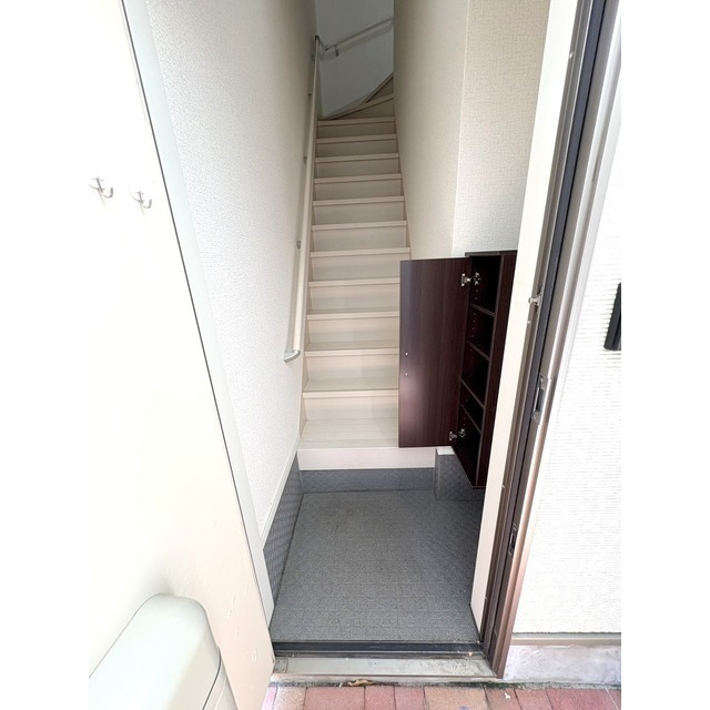 玄関　玄関収納あります