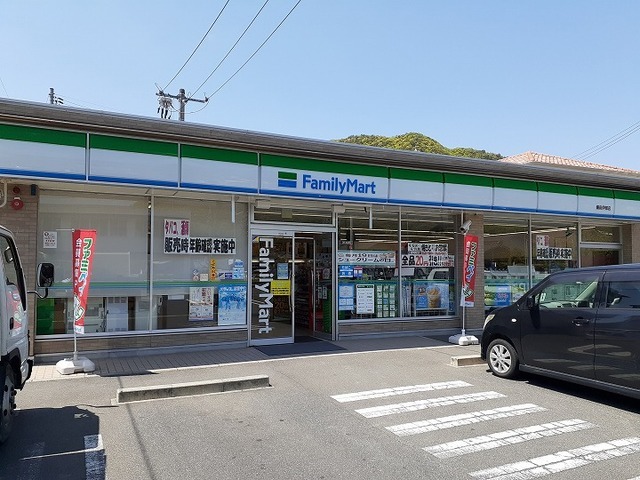 コンビニ　ファミリーマートさん（コンビニ）まで350m