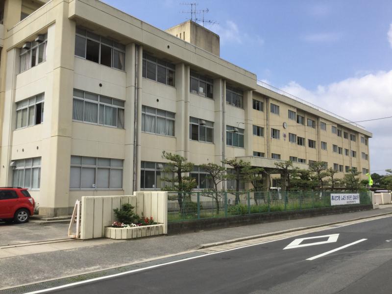 中学校　芳田中学校（中学校）まで2212m