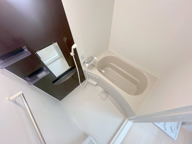 バス・シャワールーム　広めのお風呂は一日の疲れを癒してくれます。