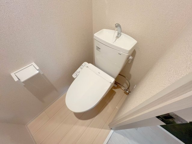 トイレ　綺麗なトイレにはウォシュレット標準装備です。