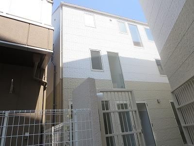建物外観　★デザイナーズテラスハウス★