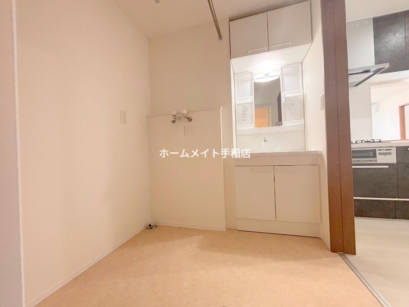 洗面設備　便利な洗面台付きでございます！