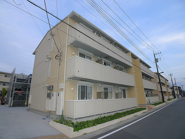 建物外観　インターネット無料。セコムセキュリティ・オートロックで安心賃