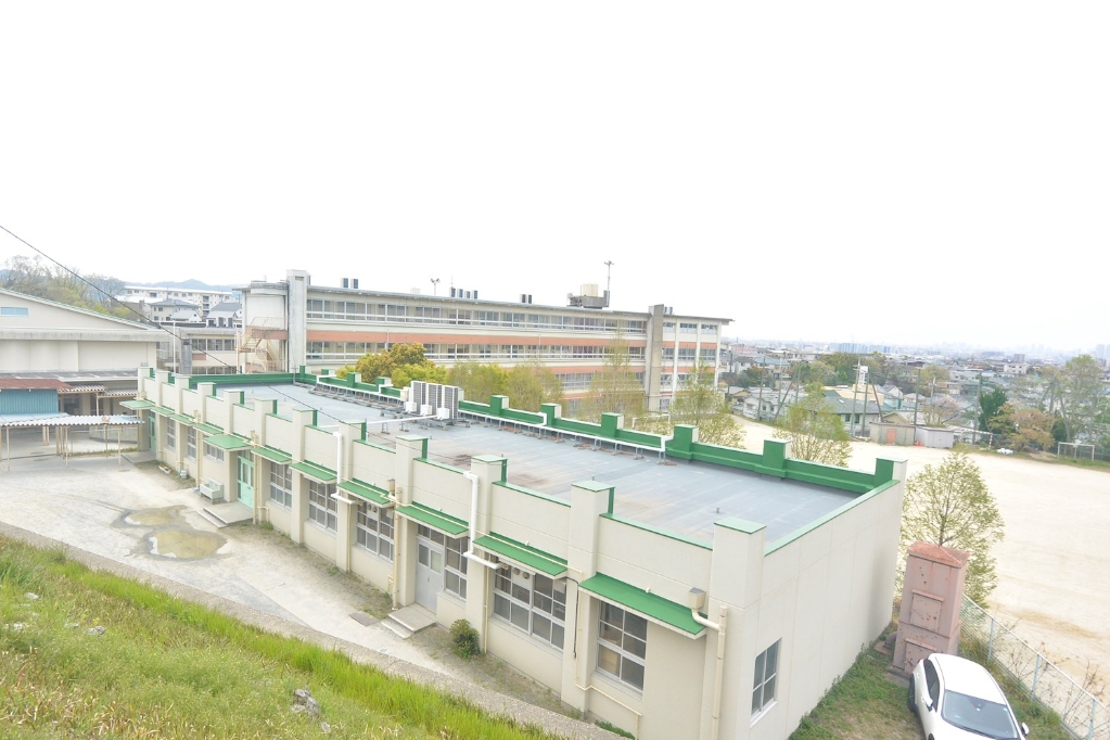 中学校　枚方市立第二中学校（中学校）まで1345m