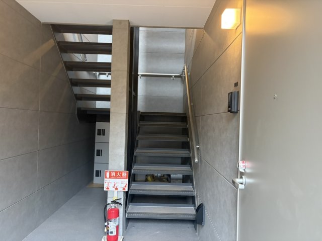 東急田園都市線 三軒茶屋駅 徒歩9分 3階建 築1年の外観写真