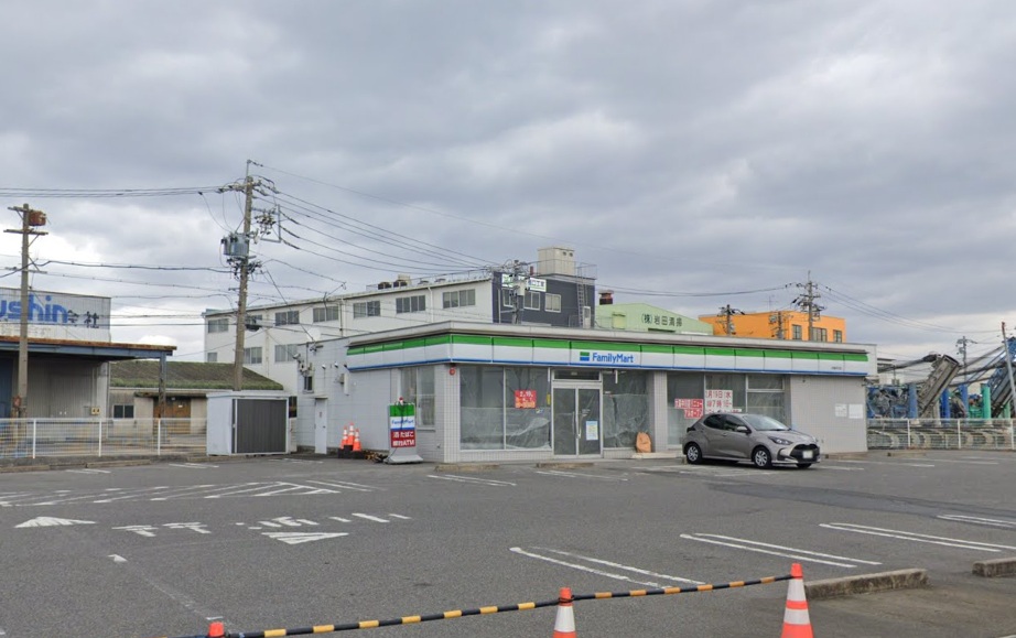 コンビニ　ファミリーマート 大高中川店（コンビニ）まで450m
