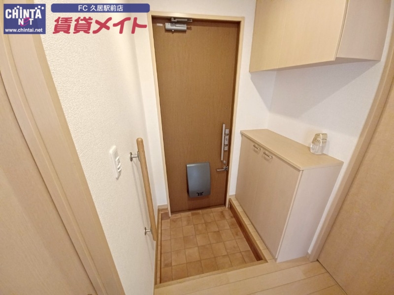 玄関　同型物件になります。