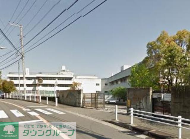 中学校　横浜市立松本中学校（中学校）まで720m