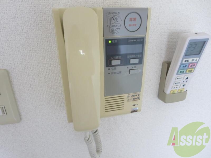 セキュリティ　来訪者を確認できる音声インターホン付き