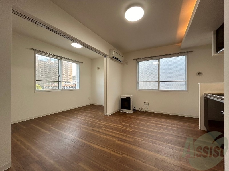 居室・リビング　エアコン付きなので夏でも快適なお部屋です！
