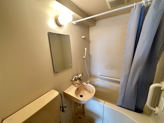 洗面設備　別部屋参考写真です