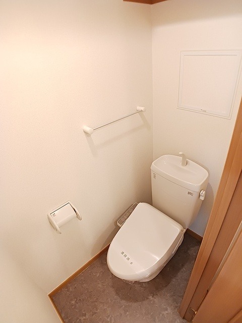 ＪＲ呉線 呉駅 徒歩18分 6階建 築18年のトイレ写真