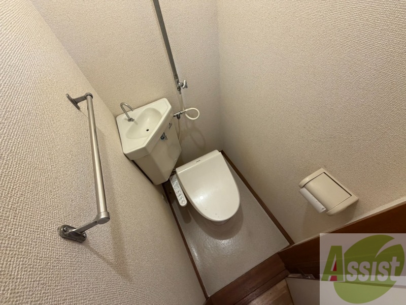 トイレ　こちらはトイレです。清潔感があり、安心して使用できます。