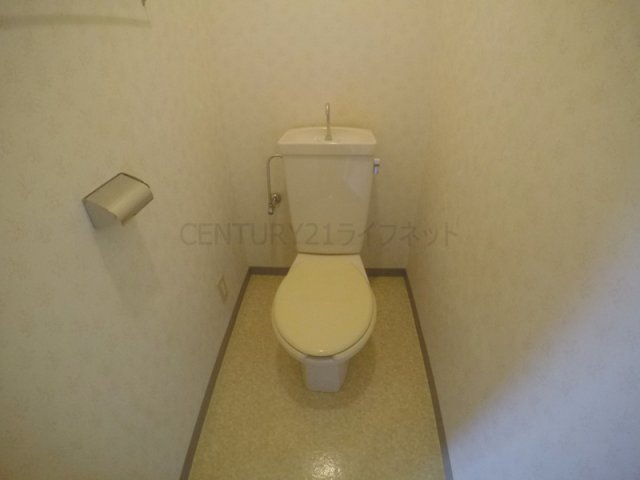 地下鉄御堂筋線 東三国駅 徒歩12分 3階建 築40年のトイレ写真
