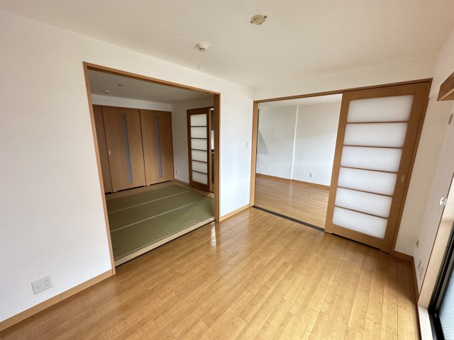 シャトー橿原の居間写真