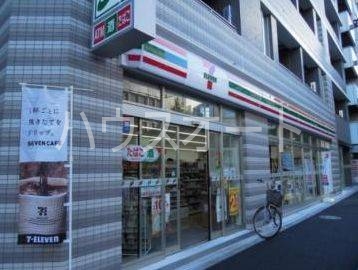 コンビニ　セブンイレブン千代田鍛冶町2丁目店（コンビニ）まで176m