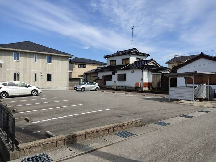 駐車場　駐車スペースもあります