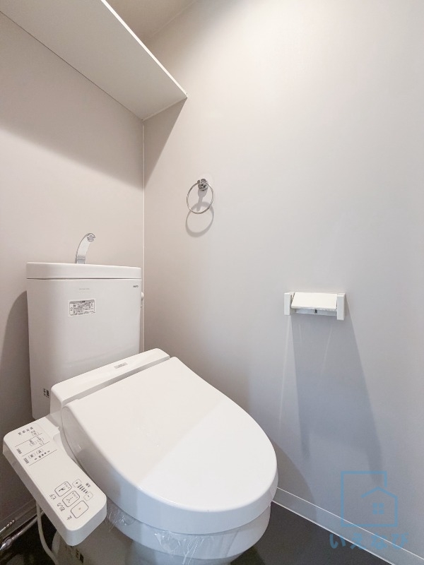 ＪＲおおさか東線 新加美駅 徒歩5分 3階建 築9年のトイレ写真