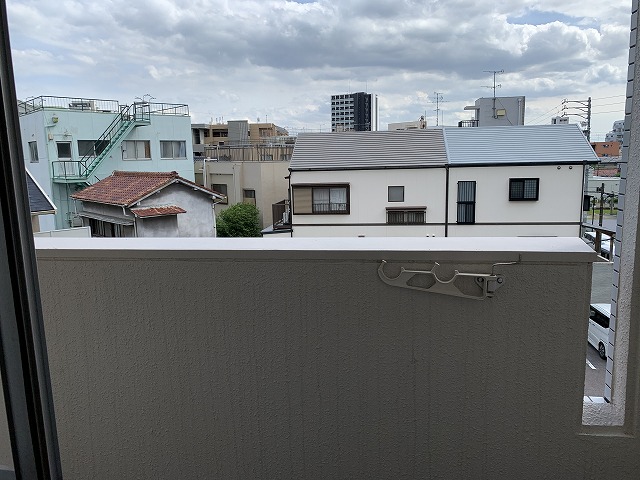 バルコニー　南向きで日当たりは良好です。