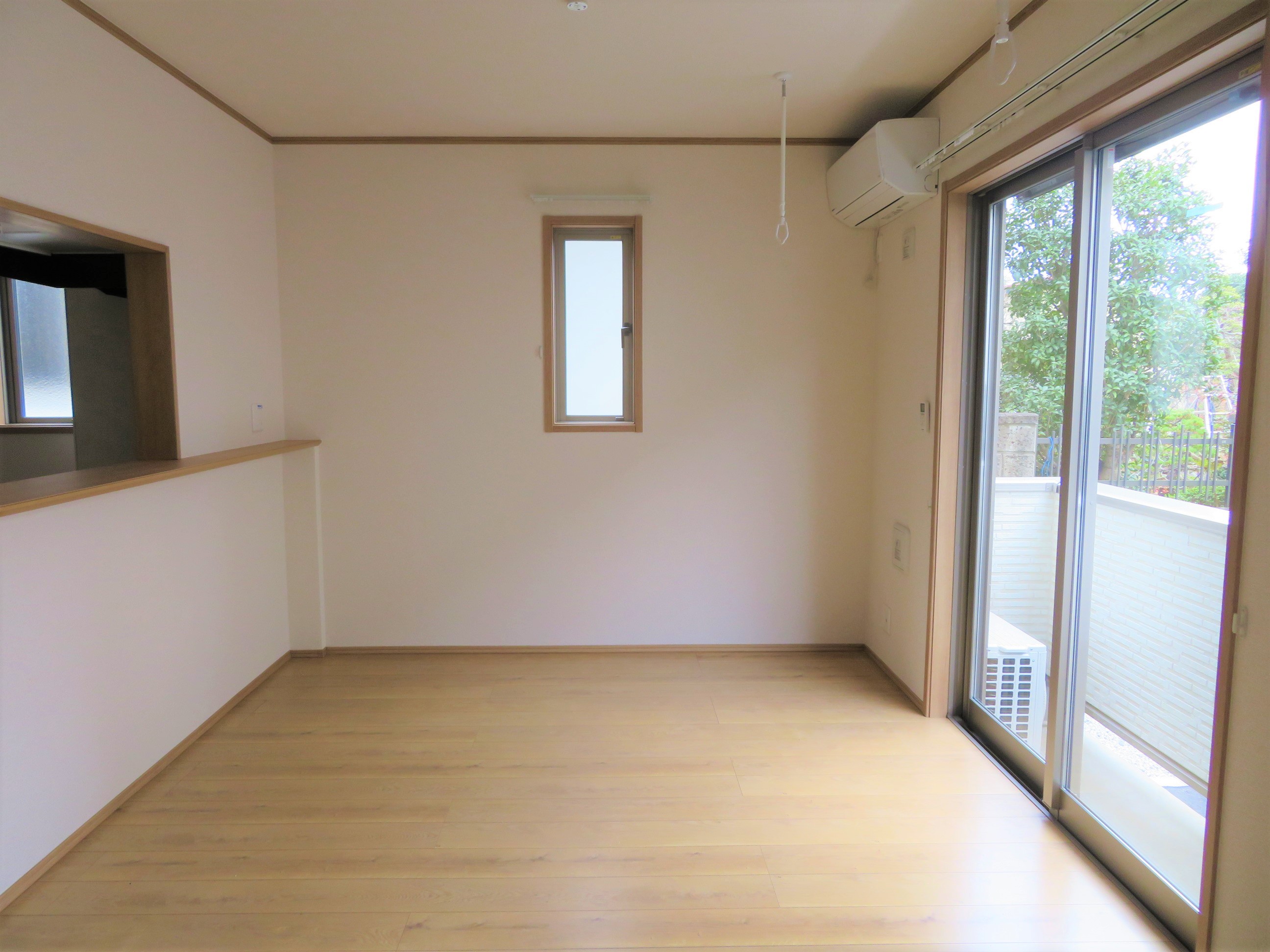 居室・リビング　広さ9.5帖のリビングです！南向きで日当たり良好！