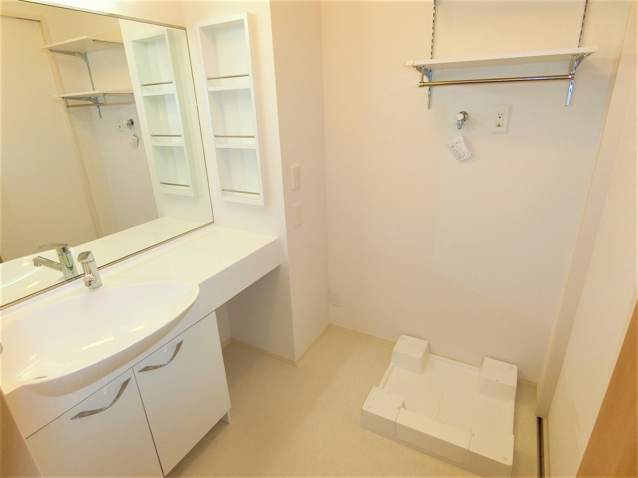 洗面設備　室内洗濯機置き場完備☆