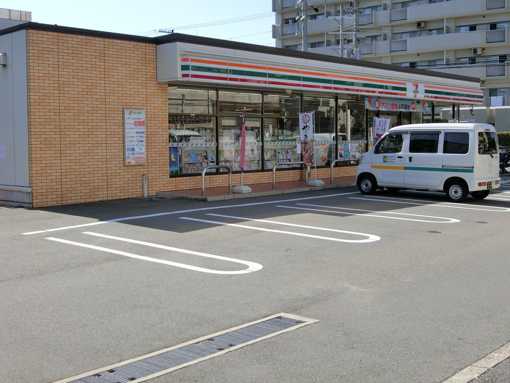 コンビニ　セブンイレブン大阪北島3丁目店（コンビニ）まで94m