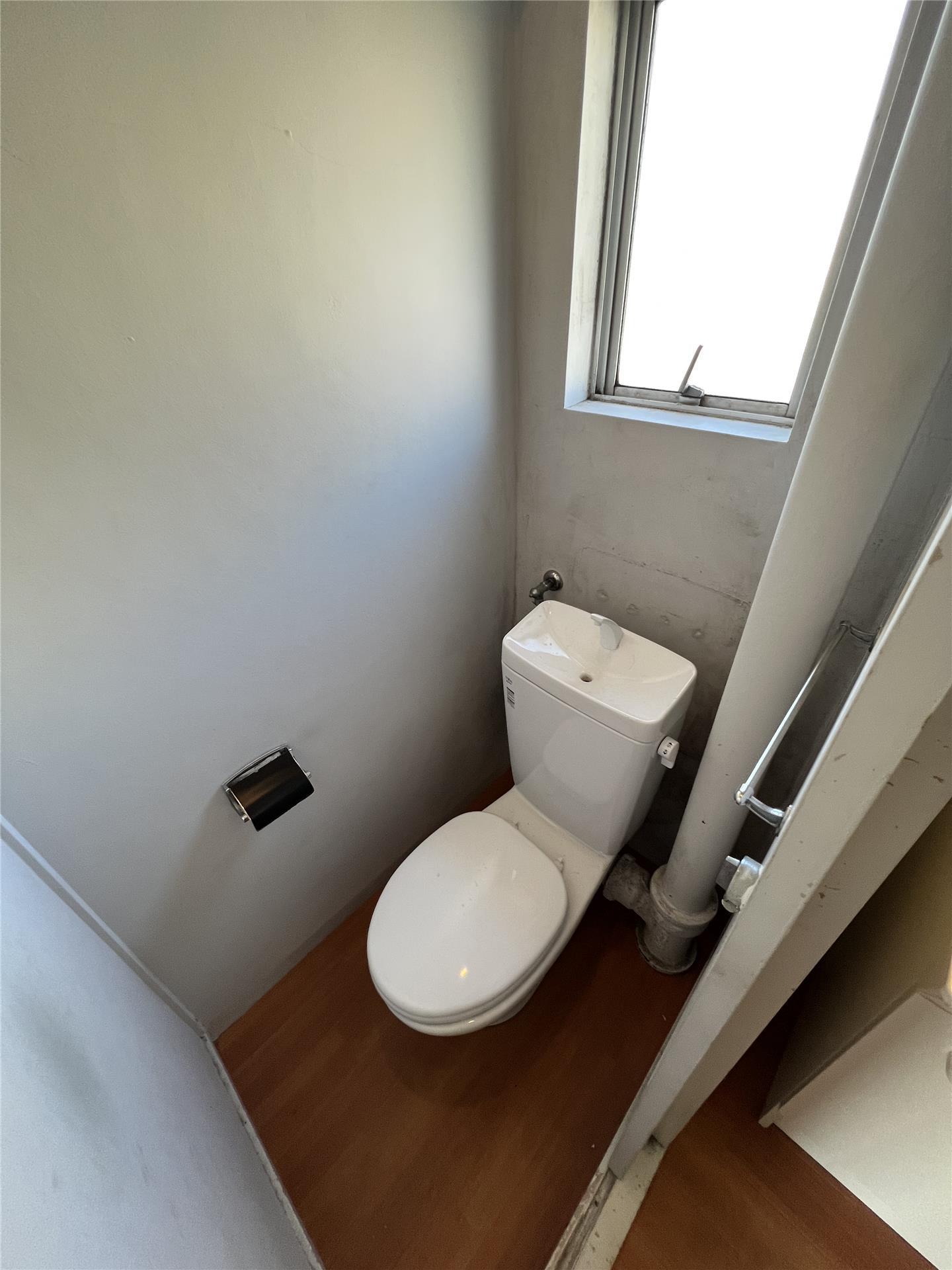 ＪＲ筑豊本線 筑前垣生駅 徒歩12分 5階建 築49年のトイレ写真