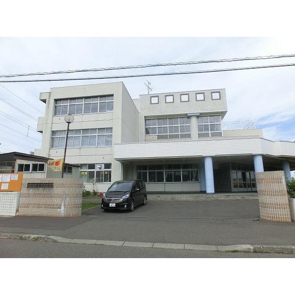 小学校　札幌市立発寒小学校（小学校）まで424m
