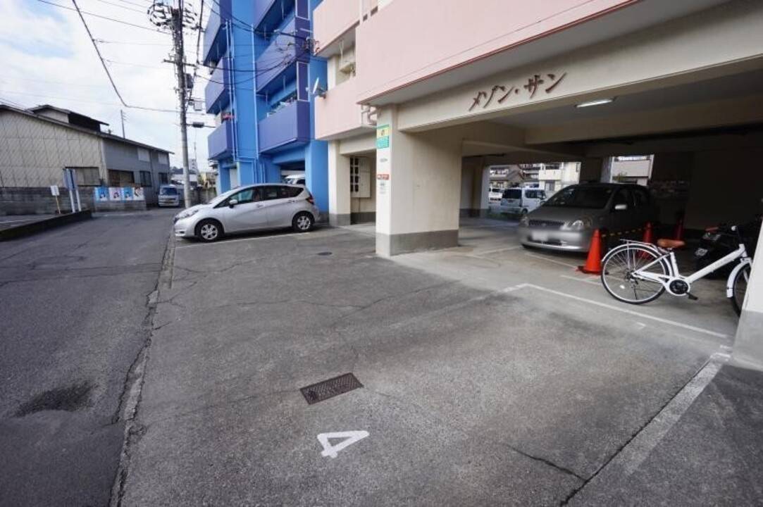 駐車場　駐車場