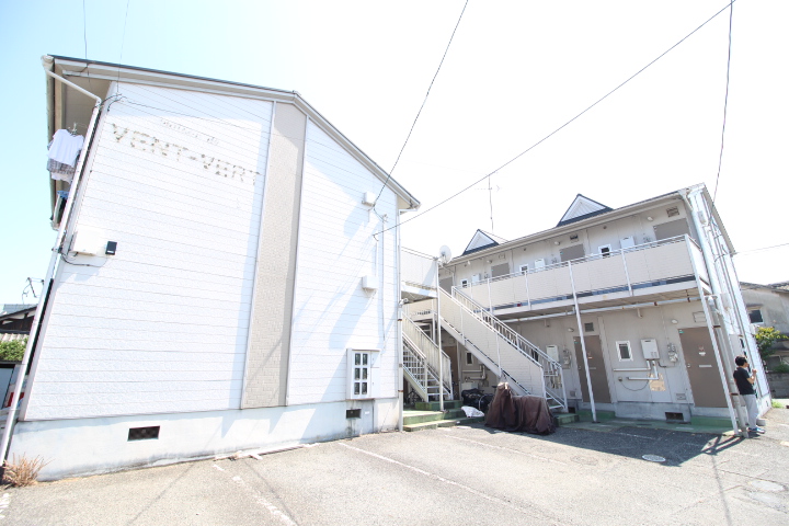 建物外観　とにかく家賃重視の方！必見ですよ(*^^*)