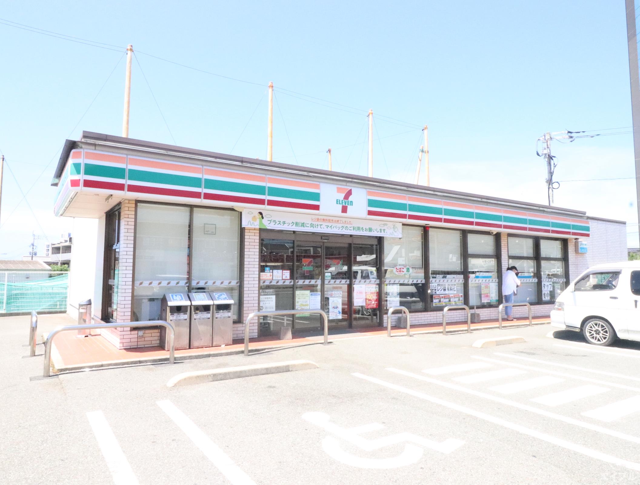 コンビニ　セブンイレブン古賀千鳥2丁目店（コンビニ）まで903m