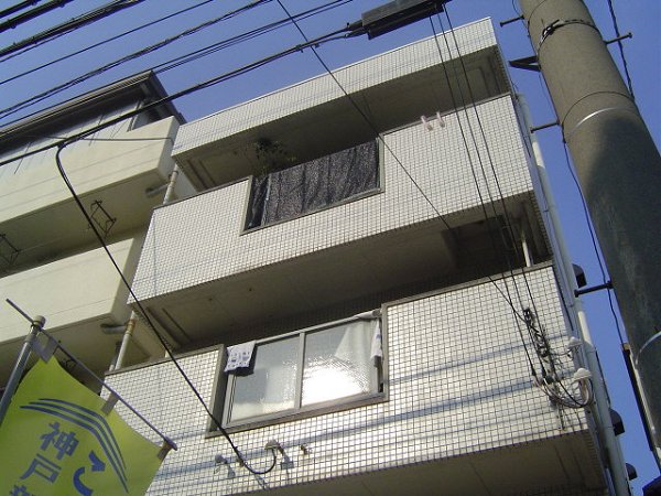 神戸市兵庫区下祇園町のマンションの建物外観