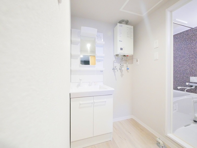 洗面設備　忙しい朝にうれしいシャンプードレッサー付きです♪