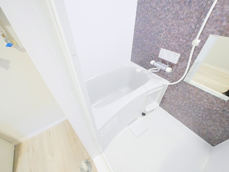 バス・シャワールーム　アクセントパネルがおしゃれなバスルーム♪