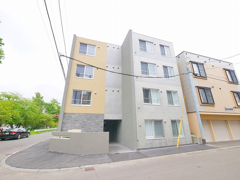 建物外観　設備充実♪エアコン・ネット無料・宅配BOXなど充実設備♪