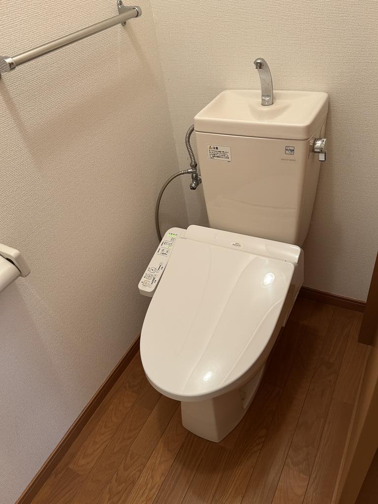名鉄西尾線 桜町前駅 徒歩19分 2階建 築25年のトイレ写真