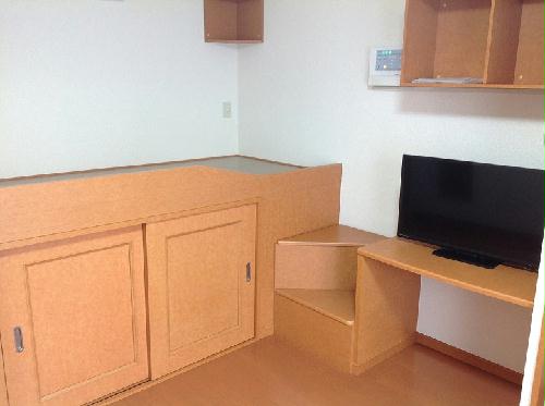 その他設備　造付ベッドと収納です