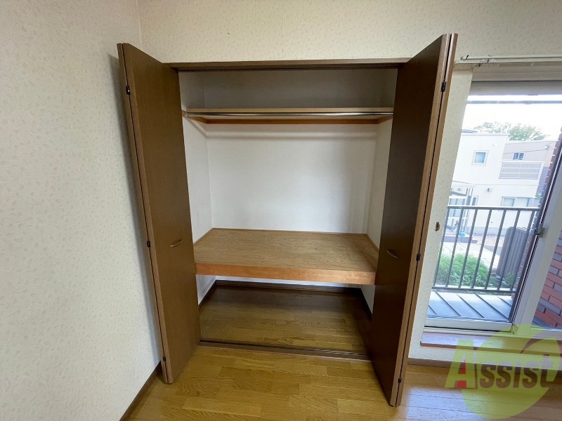 収納　寝室の収納です。部屋がすっきり片付きます。